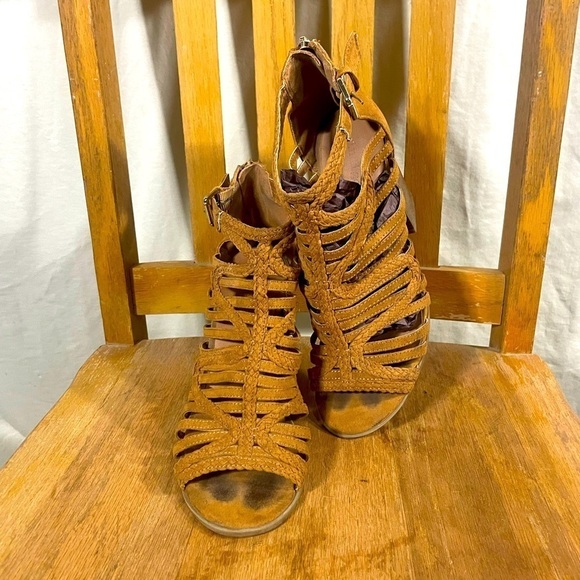 Indigo rd Tan Strappy Heeled Sandal Size 7M - Picture 1 of 8